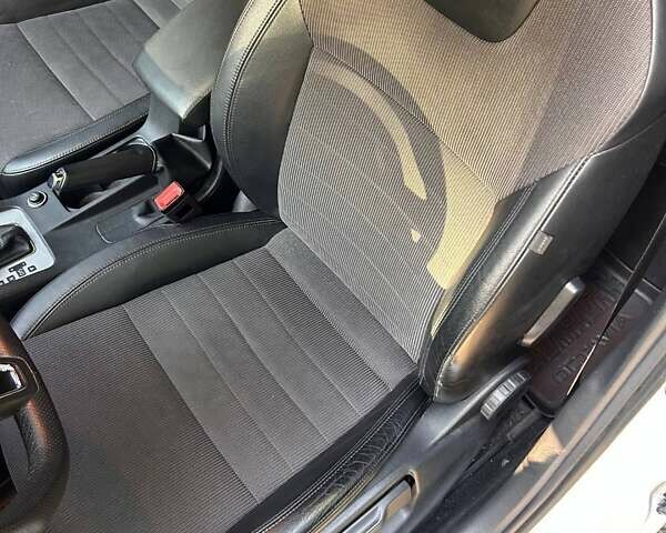 Белый Шкода Октавия, объемом двигателя 1.97 л и пробегом 296 тыс. км за 13100 $, фото 2 на Automoto.ua