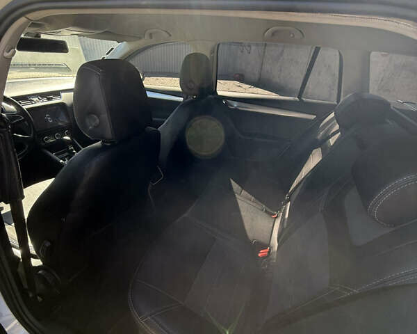 Белый Шкода Октавия, объемом двигателя 1.97 л и пробегом 235 тыс. км за 11900 $, фото 17 на Automoto.ua