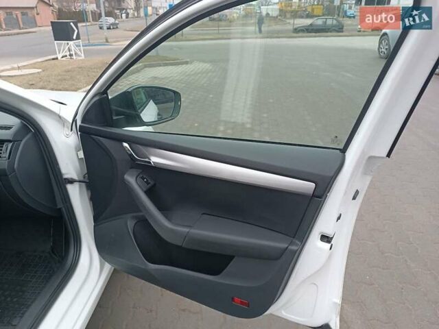 Белый Шкода Октавия, объемом двигателя 1.2 л и пробегом 175 тыс. км за 9000 $, фото 7 на Automoto.ua