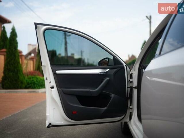 Белый Шкода Октавия, объемом двигателя 1.2 л и пробегом 253 тыс. км за 7500 $, фото 21 на Automoto.ua