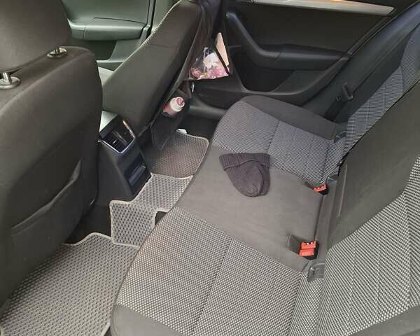 Білий Шкода Октавія, об'ємом двигуна 1.6 л та пробігом 256 тис. км за 11000 $, фото 7 на Automoto.ua