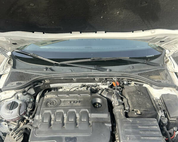 Білий Шкода Октавія, об'ємом двигуна 1.6 л та пробігом 207 тис. км за 10500 $, фото 6 на Automoto.ua