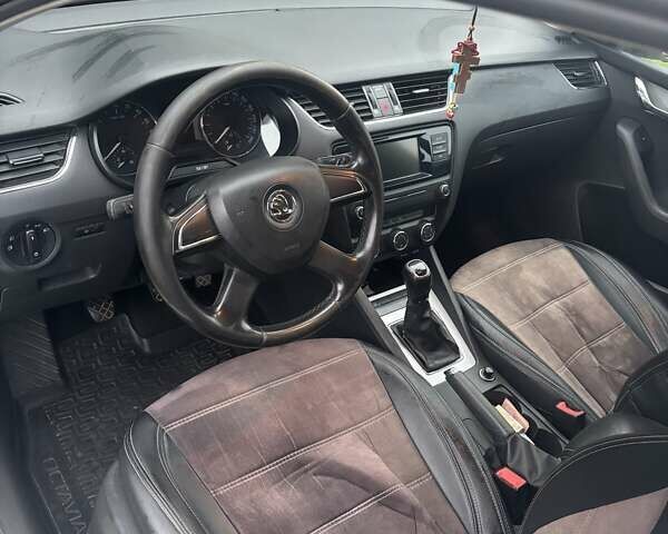 Білий Шкода Октавія, об'ємом двигуна 1.6 л та пробігом 250 тис. км за 9100 $, фото 11 на Automoto.ua