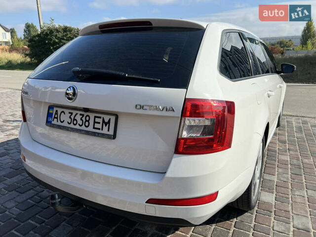 Белый Шкода Октавия, объемом двигателя 1.6 л и пробегом 248 тыс. км за 11500 $, фото 4 на Automoto.ua