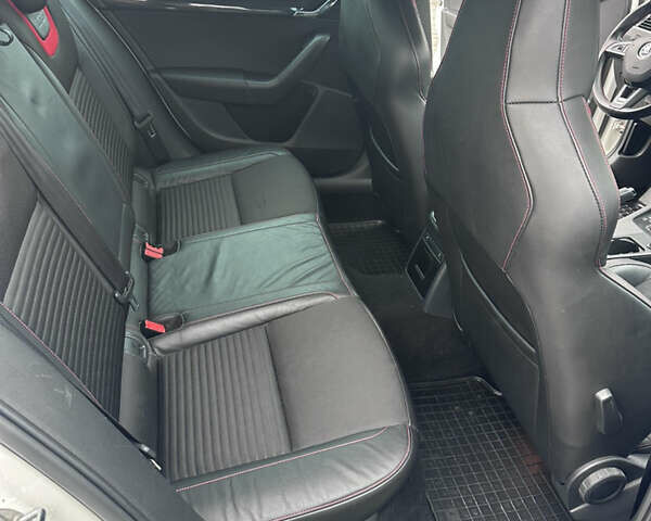 Білий Шкода Октавія, об'ємом двигуна 1.97 л та пробігом 193 тис. км за 11000 $, фото 14 на Automoto.ua