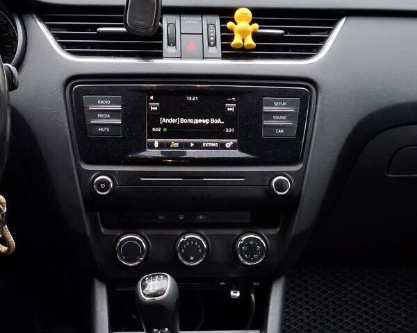 Білий Шкода Октавія, об'ємом двигуна 1.6 л та пробігом 256 тис. км за 11000 $, фото 8 на Automoto.ua