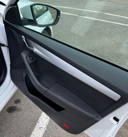 Белый Шкода Октавия, объемом двигателя 1.6 л и пробегом 291 тыс. км за 10800 $, фото 39 на Automoto.ua