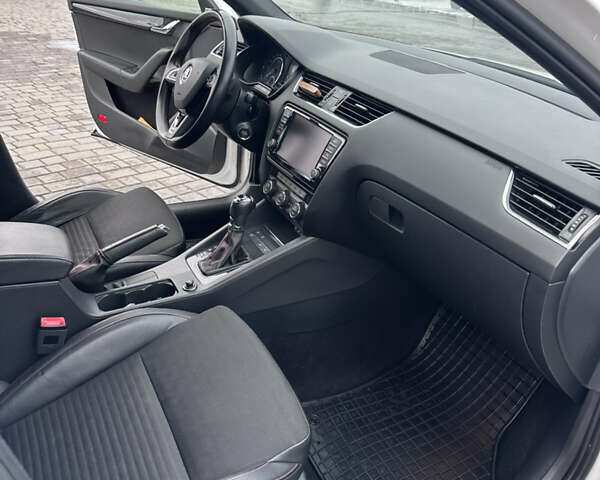 Білий Шкода Октавія, об'ємом двигуна 1.97 л та пробігом 193 тис. км за 11000 $, фото 12 на Automoto.ua