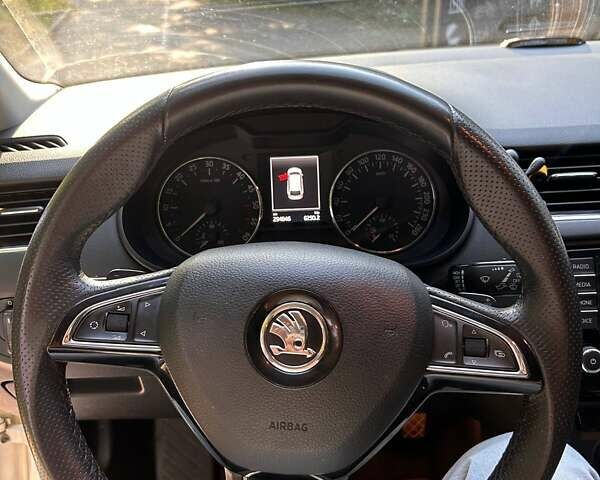 Белый Шкода Октавия, объемом двигателя 1.97 л и пробегом 296 тыс. км за 13100 $, фото 6 на Automoto.ua