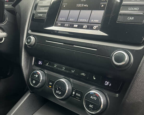 Білий Шкода Октавія, об'ємом двигуна 1.6 л та пробігом 172 тис. км за 9400 $, фото 30 на Automoto.ua
