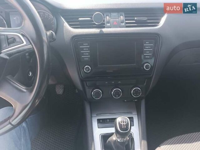 Білий Шкода Октавія, об'ємом двигуна 1.6 л та пробігом 297 тис. км за 10499 $, фото 36 на Automoto.ua