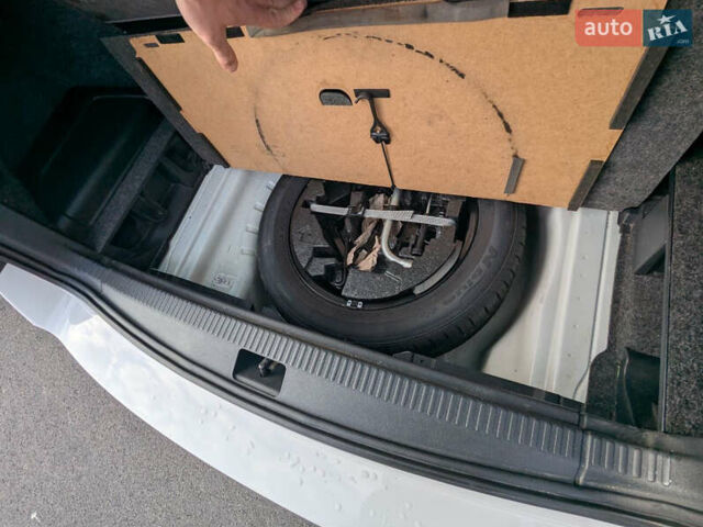 Белый Шкода Октавия, объемом двигателя 1.6 л и пробегом 338 тыс. км за 10399 $, фото 64 на Automoto.ua