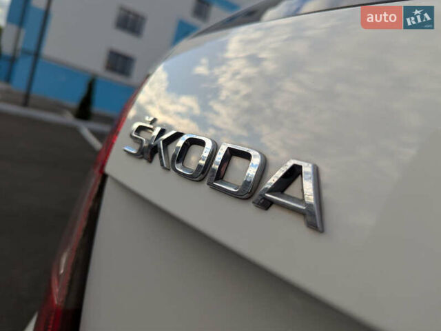 Белый Шкода Октавия, объемом двигателя 1.6 л и пробегом 338 тыс. км за 10399 $, фото 67 на Automoto.ua