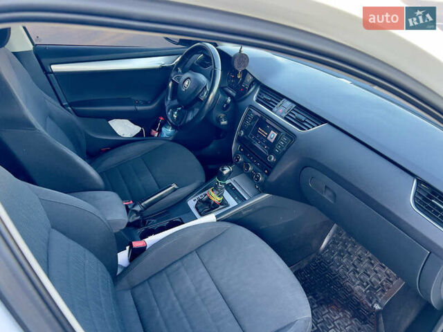 Белый Шкода Октавия, объемом двигателя 1.6 л и пробегом 224 тыс. км за 11500 $, фото 11 на Automoto.ua