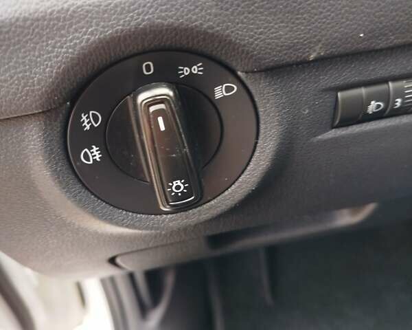 Шкода Октавия 2014 в Казатине на Automoto.ua Белый Шкода Октавия, объемом двигателя 1.97 л и пробегом 199 тыс. км за 11500 $, фото 32 на Automoto.ua