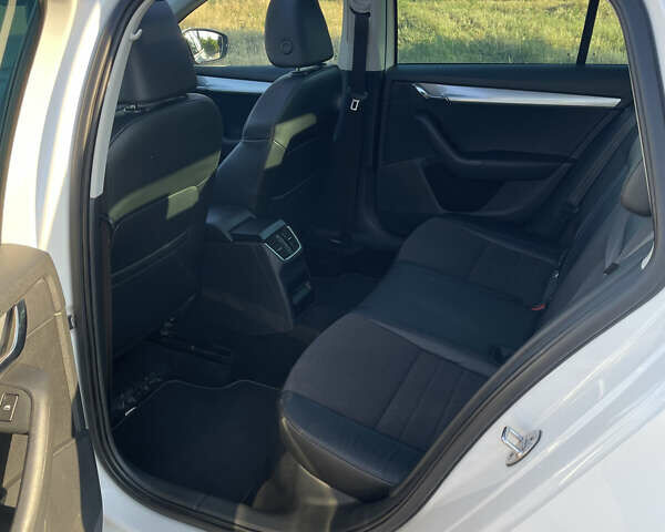 Белый Шкода Октавия, объемом двигателя 1.97 л и пробегом 303 тыс. км за 13500 $, фото 32 на Automoto.ua