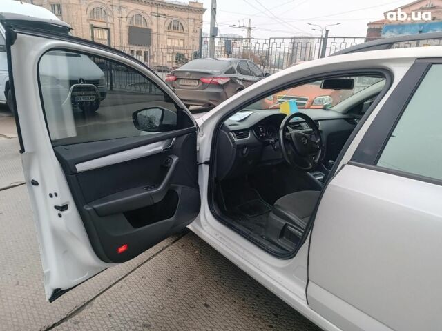 Білий Шкода Октавія, об'ємом двигуна 2 л та пробігом 328 тис. км за 8990 $, фото 12 на Automoto.ua