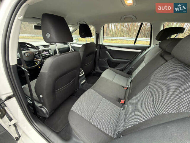 Білий Шкода Октавія, об'ємом двигуна 1.6 л та пробігом 204 тис. км за 11299 $, фото 36 на Automoto.ua