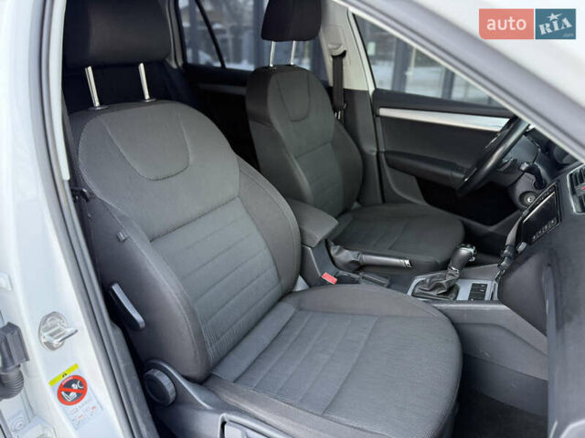 Белый Шкода Октавия, объемом двигателя 1.8 л и пробегом 182 тыс. км за 13000 $, фото 31 на Automoto.ua