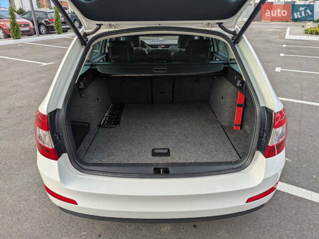 Белый Шкода Октавия, объемом двигателя 1.6 л и пробегом 338 тыс. км за 10399 $, фото 66 на Automoto.ua