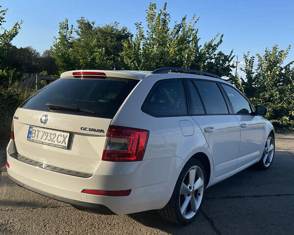 Белый Шкода Октавия, объемом двигателя 1.97 л и пробегом 303 тыс. км за 13500 $, фото 16 на Automoto.ua