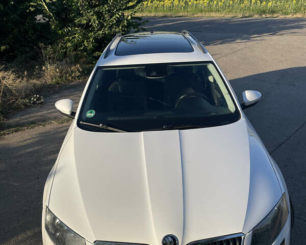 Белый Шкода Октавия, объемом двигателя 1.97 л и пробегом 303 тыс. км за 13500 $, фото 13 на Automoto.ua