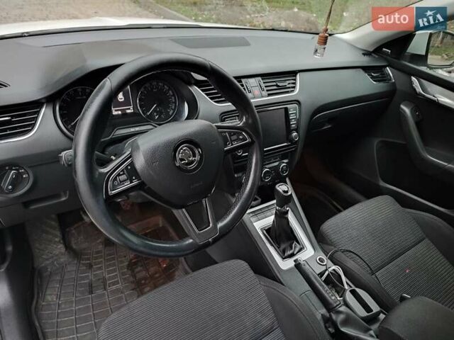 Білий Шкода Октавія, об'ємом двигуна 1.6 л та пробігом 227 тис. км за 11700 $, фото 8 на Automoto.ua