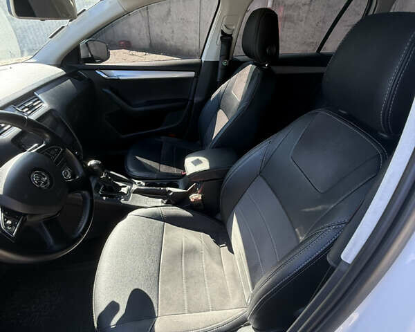 Белый Шкода Октавия, объемом двигателя 1.97 л и пробегом 235 тыс. км за 11900 $, фото 13 на Automoto.ua