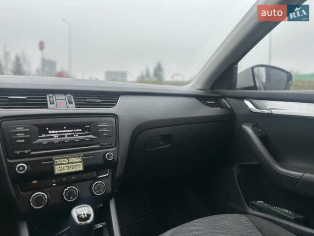 Білий Шкода Октавія, об'ємом двигуна 1.6 л та пробігом 284 тис. км за 8600 $, фото 35 на Automoto.ua