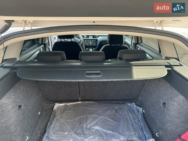 Белый Шкода Октавия, объемом двигателя 1.6 л и пробегом 248 тыс. км за 11500 $, фото 6 на Automoto.ua