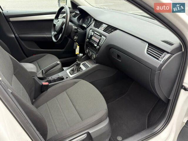 Білий Шкода Октавія, об'ємом двигуна 1.6 л та пробігом 204 тис. км за 11299 $, фото 42 на Automoto.ua