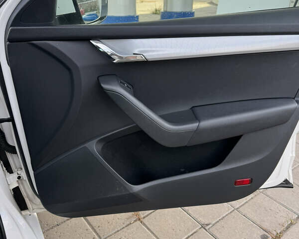 Белый Шкода Октавия, объемом двигателя 1.4 л и пробегом 197 тыс. км за 10400 $, фото 15 на Automoto.ua