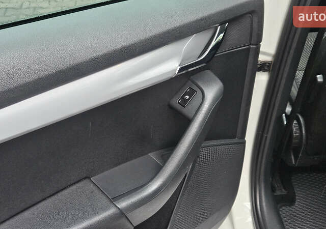 Белый Шкода Октавия, объемом двигателя 1.6 л и пробегом 303 тыс. км за 9700 $, фото 16 на Automoto.ua