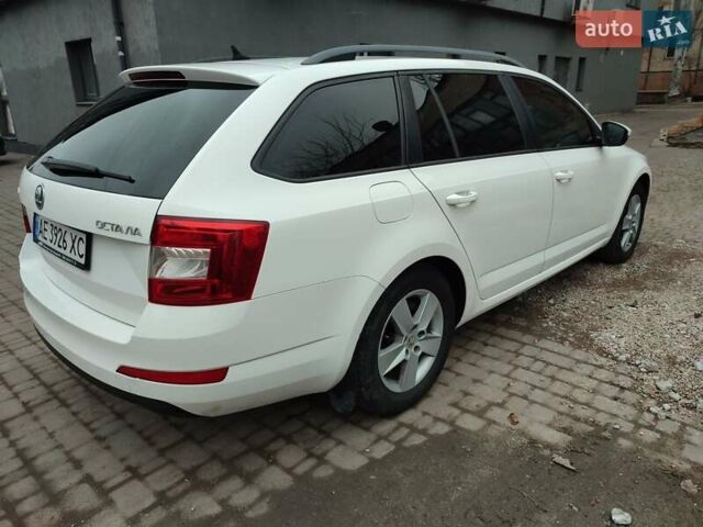 Білий Шкода Октавія, об'ємом двигуна 1.6 л та пробігом 227 тис. км за 11700 $, фото 3 на Automoto.ua