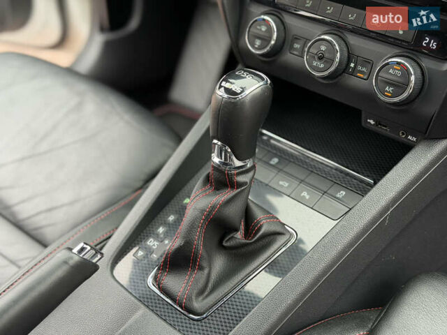 Белый Шкода Октавия, объемом двигателя 2 л и пробегом 230 тыс. км за 15200 $, фото 59 на Automoto.ua