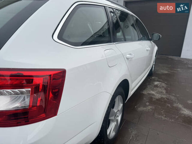 Белый Шкода Октавия, объемом двигателя 1.6 л и пробегом 230 тыс. км за 10500 $, фото 12 на Automoto.ua