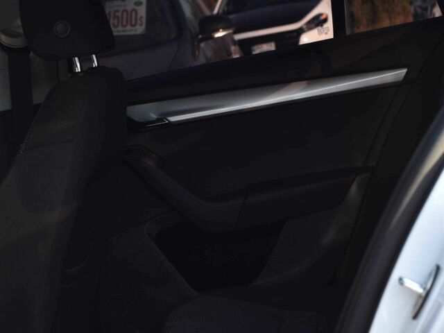 Шкода Октавия 2014 в Кривом Роге на Automoto.ua Белый Шкода Октавия, объемом двигателя 1.6 л и пробегом 304 тыс. км за 8999 $, фото 18 на Automoto.ua