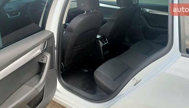 Белый Шкода Октавия, объемом двигателя 1.6 л и пробегом 245 тыс. км за 10300 $, фото 14 на Automoto.ua