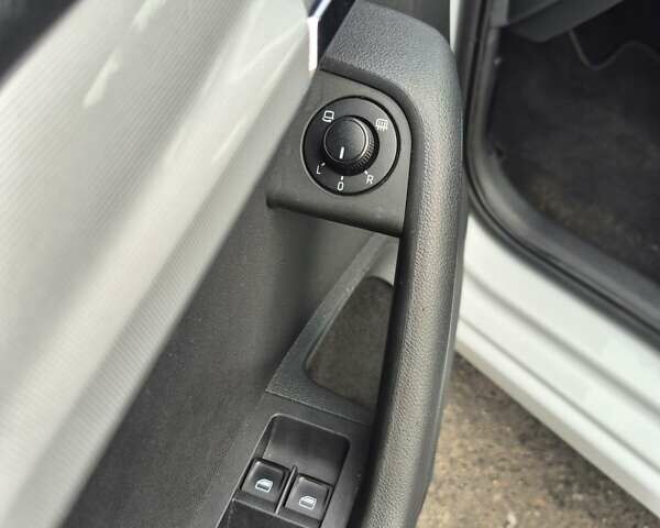 Білий Шкода Октавія, об'ємом двигуна 1.8 л та пробігом 182 тис. км за 11200 $, фото 19 на Automoto.ua