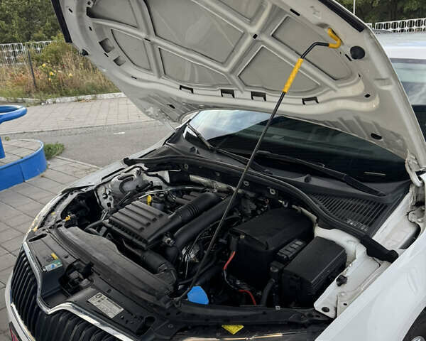 Белый Шкода Октавия, объемом двигателя 1.4 л и пробегом 197 тыс. км за 10400 $, фото 18 на Automoto.ua