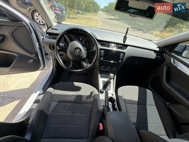 Білий Шкода Октавія, об'ємом двигуна 1.6 л та пробігом 146 тис. км за 11000 $, фото 7 на Automoto.ua