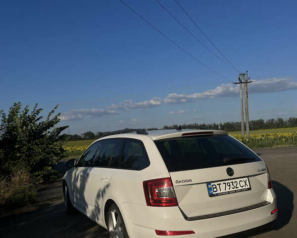 Белый Шкода Октавия, объемом двигателя 1.97 л и пробегом 303 тыс. км за 13500 $, фото 7 на Automoto.ua