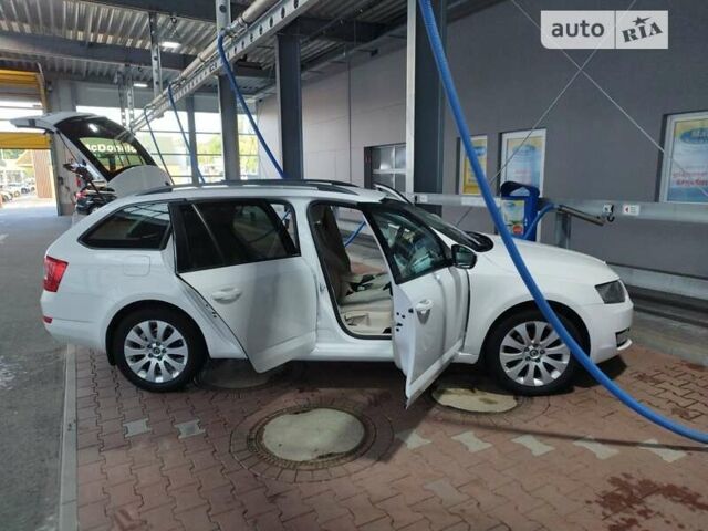 Шкода Октавія 2014 у Одесі на Automoto.ua Білий Шкода Октавія, об'ємом двигуна 2 л та пробігом 280 тис. км за 10500 $, фото 12 на Automoto.ua