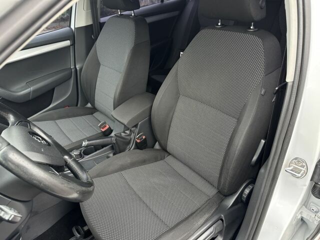 Белый Шкода Октавия, объемом двигателя 1.6 л и пробегом 394 тыс. км за 8500 $, фото 7 на Automoto.ua