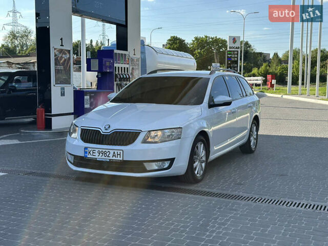Белый Шкода Октавия, объемом двигателя 1.6 л и пробегом 295 тыс. км за 9999 $, фото 1 на Automoto.ua