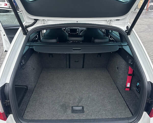 Білий Шкода Октавія, об'ємом двигуна 1.97 л та пробігом 193 тис. км за 11000 $, фото 16 на Automoto.ua