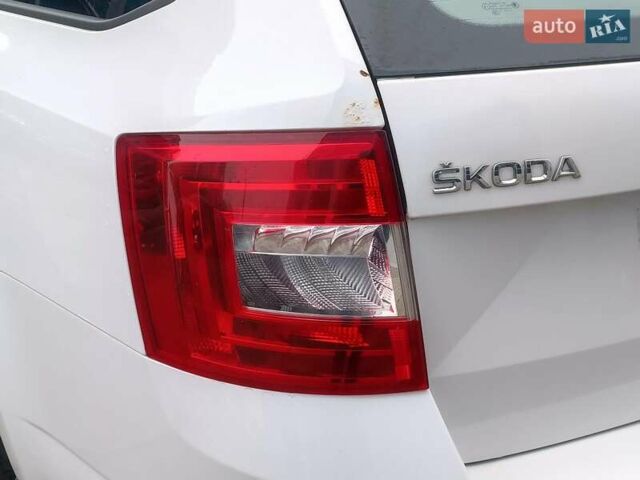 Білий Шкода Октавія, об'ємом двигуна 2 л та пробігом 328 тис. км за 8990 $, фото 9 на Automoto.ua