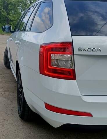 Белый Шкода Октавия, объемом двигателя 1.6 л и пробегом 245 тыс. км за 10300 $, фото 8 на Automoto.ua