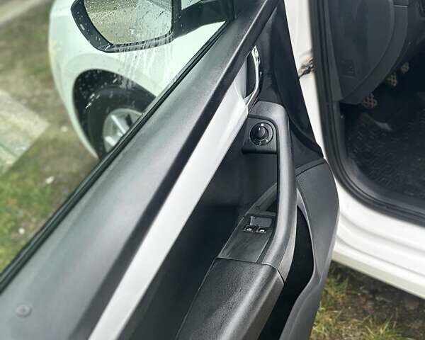 Білий Шкода Октавія, об'ємом двигуна 1.6 л та пробігом 250 тис. км за 9100 $, фото 9 на Automoto.ua