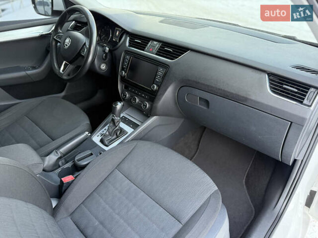 Белый Шкода Октавия, объемом двигателя 1.8 л и пробегом 182 тыс. км за 13000 $, фото 30 на Automoto.ua